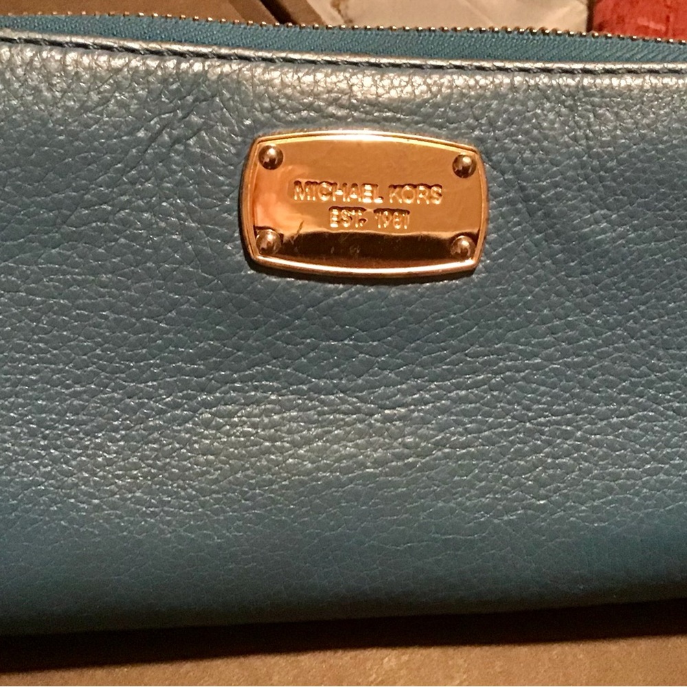 2 PCs Michael Kors Blue Leather Shoulder Bag/Matching Wallet - Picture 4 of 11